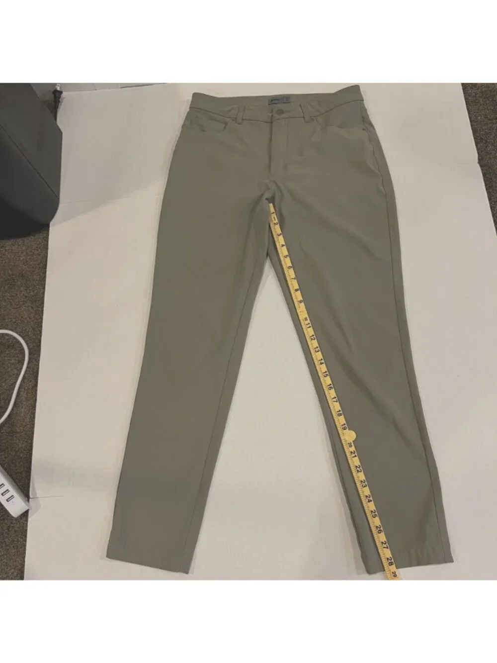VRST Men’s Tech Pants Stone Size 32 x 32 Tapered Leg Golf Athletic